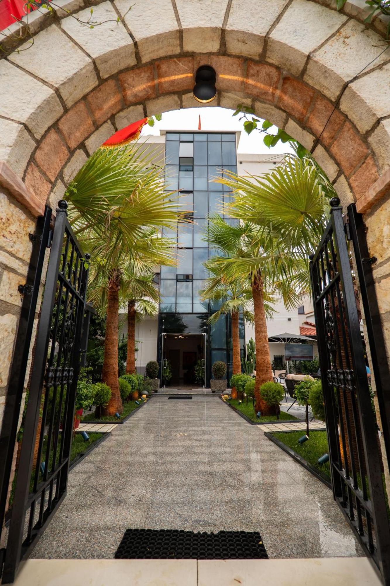 Hotel Eagle Ксамил Экстерьер фото